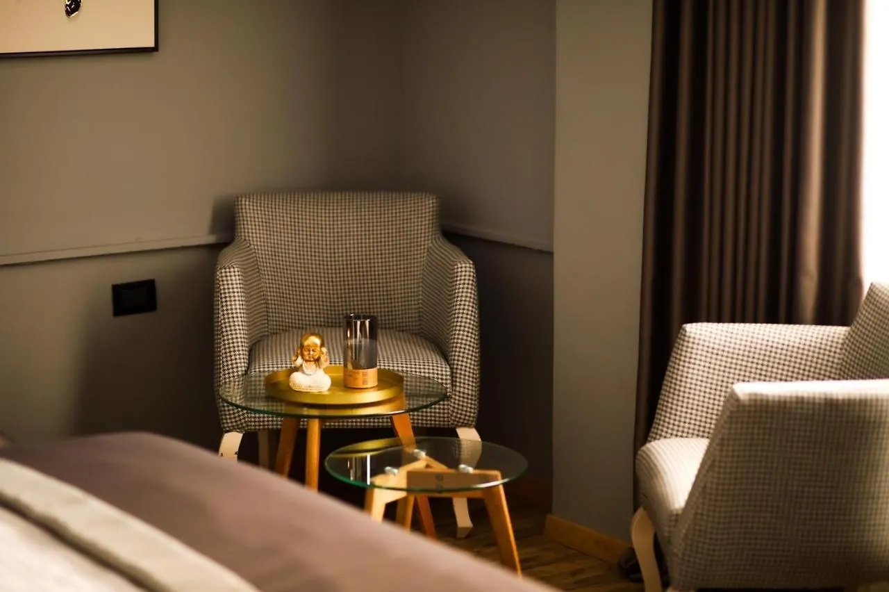 Triss Hotel Tiran