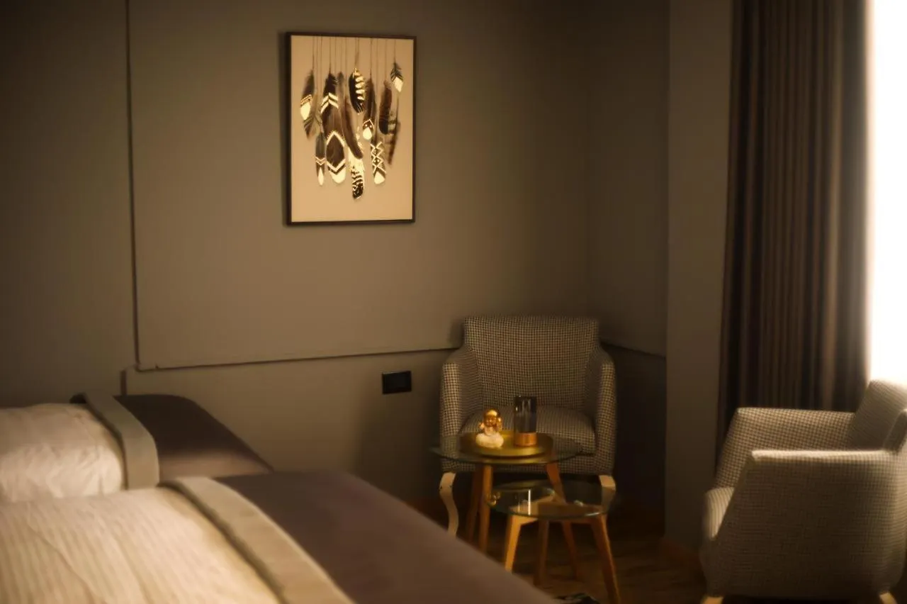 Triss Hotel Tiran