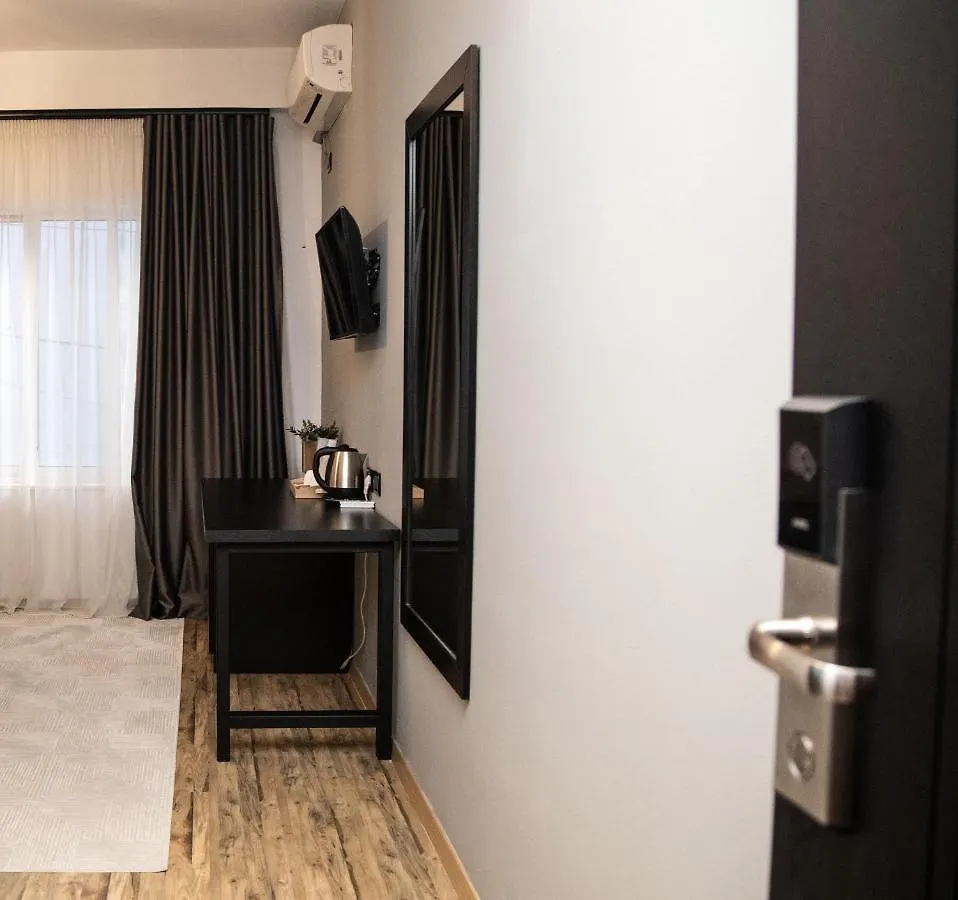 Triss Hotel Tiran