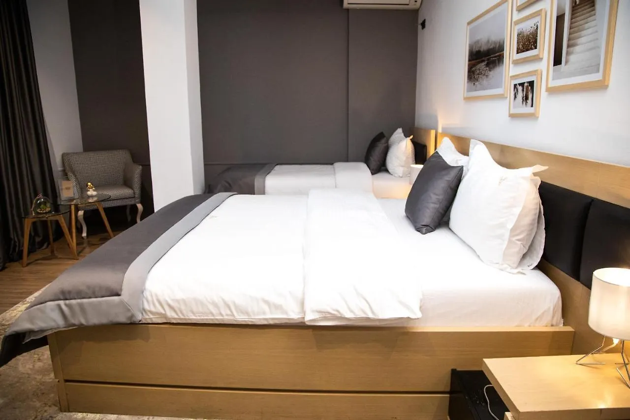 Triss Hotel Tiran
