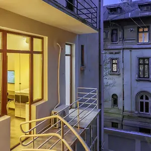 Chateau: Upscale In Bucharest's Historical Center! Apartahotel Bucarest